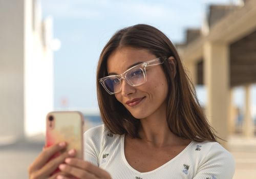 Gafas con filtro de luz azul: ¿son realmente útiles para proteger tus ojos  de las pantallas?